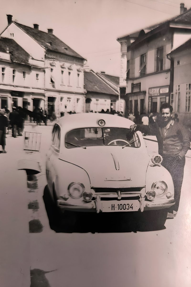 S automobilom u gradu